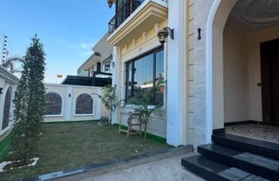1 Kanal Spanish Themed Neo Classical Styled House