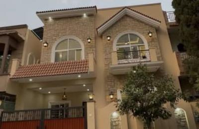 House For Sale in G-11/1 Islamabad ! 30.60