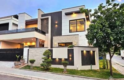 1 Kanal Designer Corner House For Sale