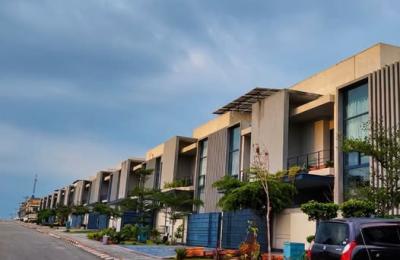 Beautiful villa is for sale in D-17 Islamabad   Size : 30x70