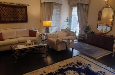 900 Sq Yard House Available For Sale