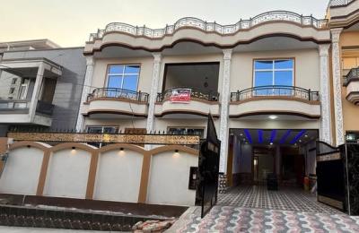 10 Marla Triple Story House for Sale