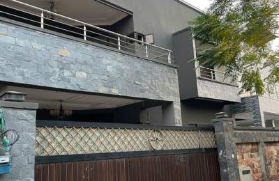 14 marla house is for sale in D-17