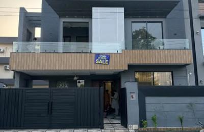 10 Marla Ultra Modern Designer House for Sale  📍 Wapda Town,