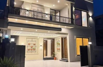 10 Marla Double Unit House For Sale