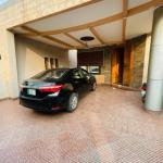 House for rent Johar town phase 2.1 kanal dabal store 6 bed 🛏️ dabal kitchen