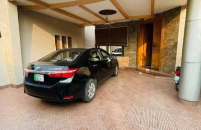 House for rent Johar town phase 2.1 kanal dabal store 6 bed 🛏️ dabal kitchen