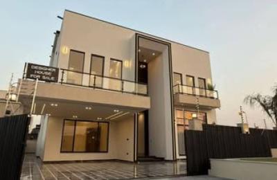 1 kanal Beautiful House For Sale