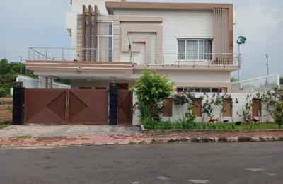 House for sale size 10 marla triple story
