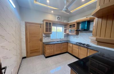 HOUSE AVAILABLE FOR RENT