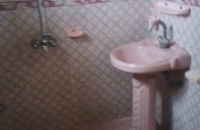 G10 furnished room available