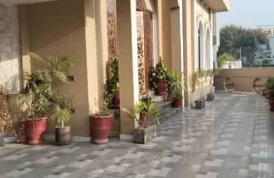 1 Kanal Corner Triple Story Luxury House For Sale
