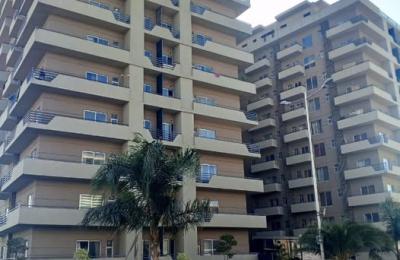 Three bedroom apartment available for Rent