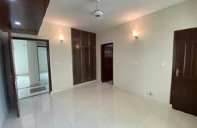 10 Marla Apartment Available For Rent