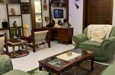 One Bedroom Open Basement Portion Available for Daily & Weekly Rent