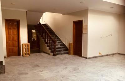 3.5 kanal Farmhouse Banigala For Rent