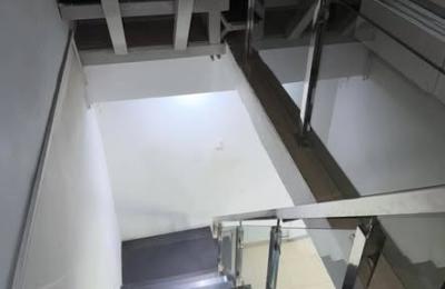 Commercial Unit for Sale .Size: 16×27