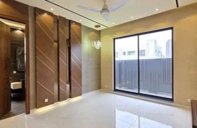 1 Kanal Beautiful Designer House Available for Sale