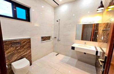 1 Kanal Designer Corner House For Sale