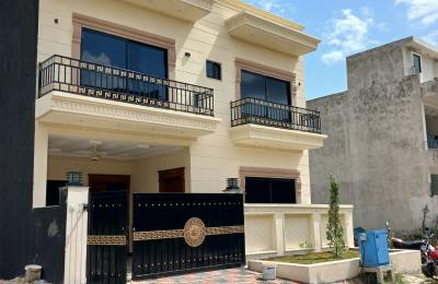 A BEAUTIFUL BRAND NEW DOUBLE STORY, DESIGNER'S HOUSE FOR SALE