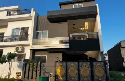 5 Mrla House available for rent
