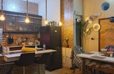 Ground floor with car porch For Rent